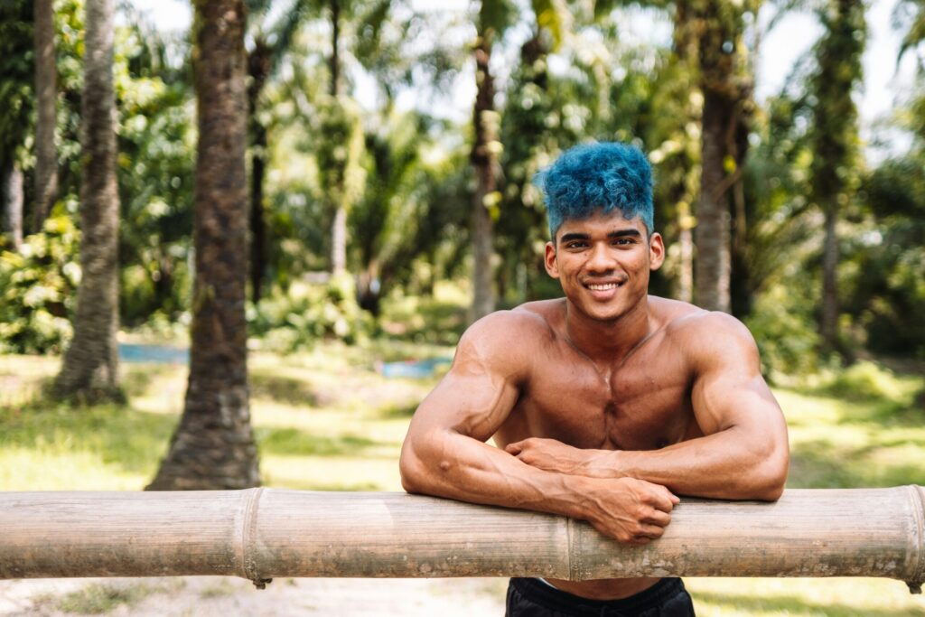 笑顔なマッチョ男性