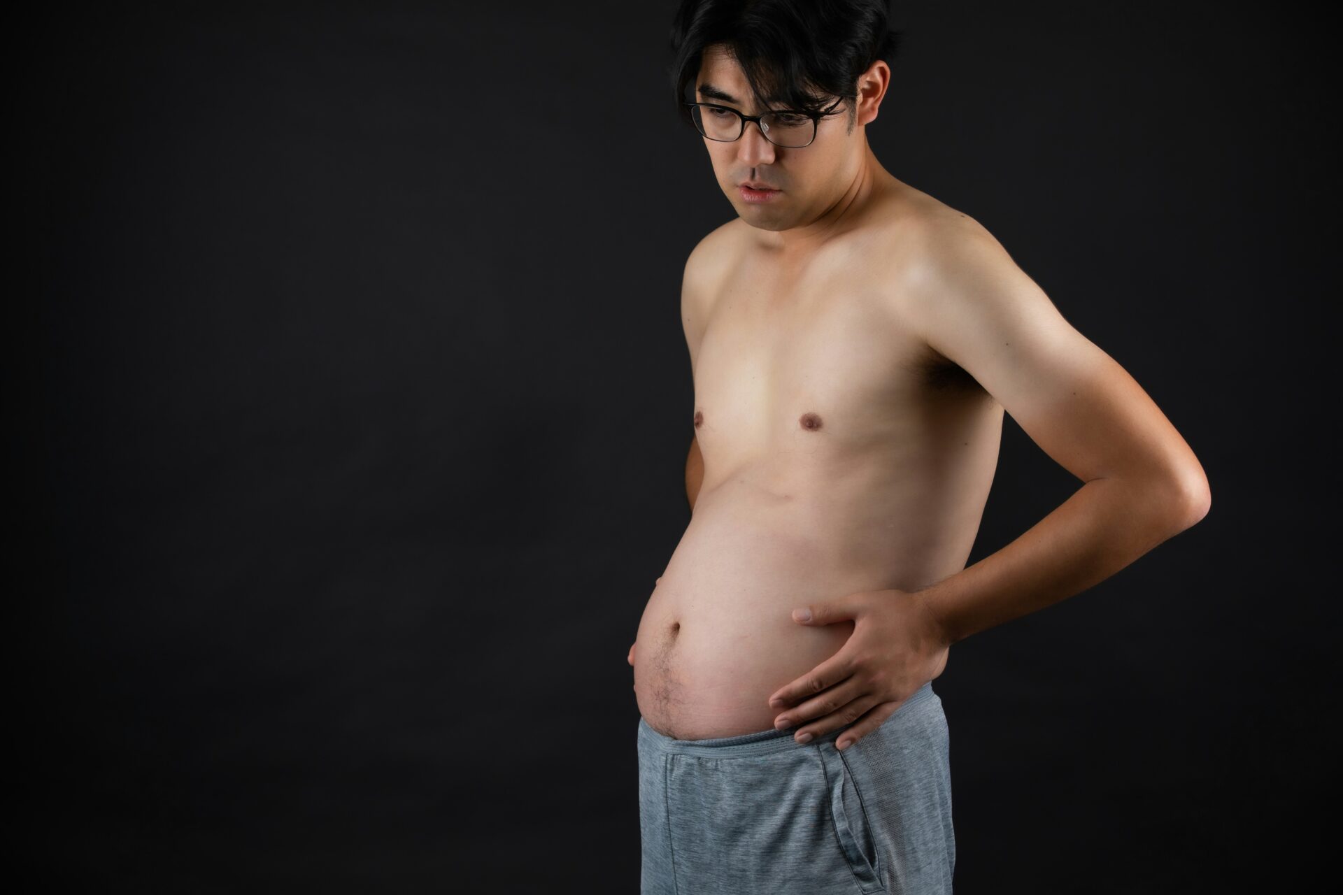 ぽっこりお腹の男性